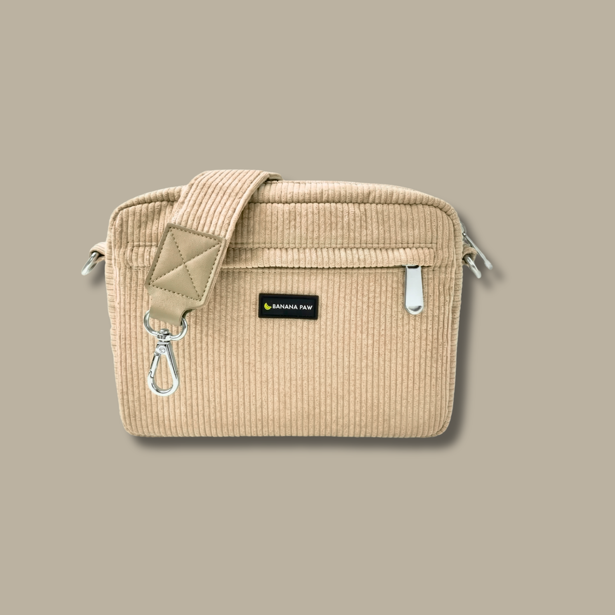 Gassitasche St. Tropez aus Cord in Desert Dune mit Gurt und Karabiner