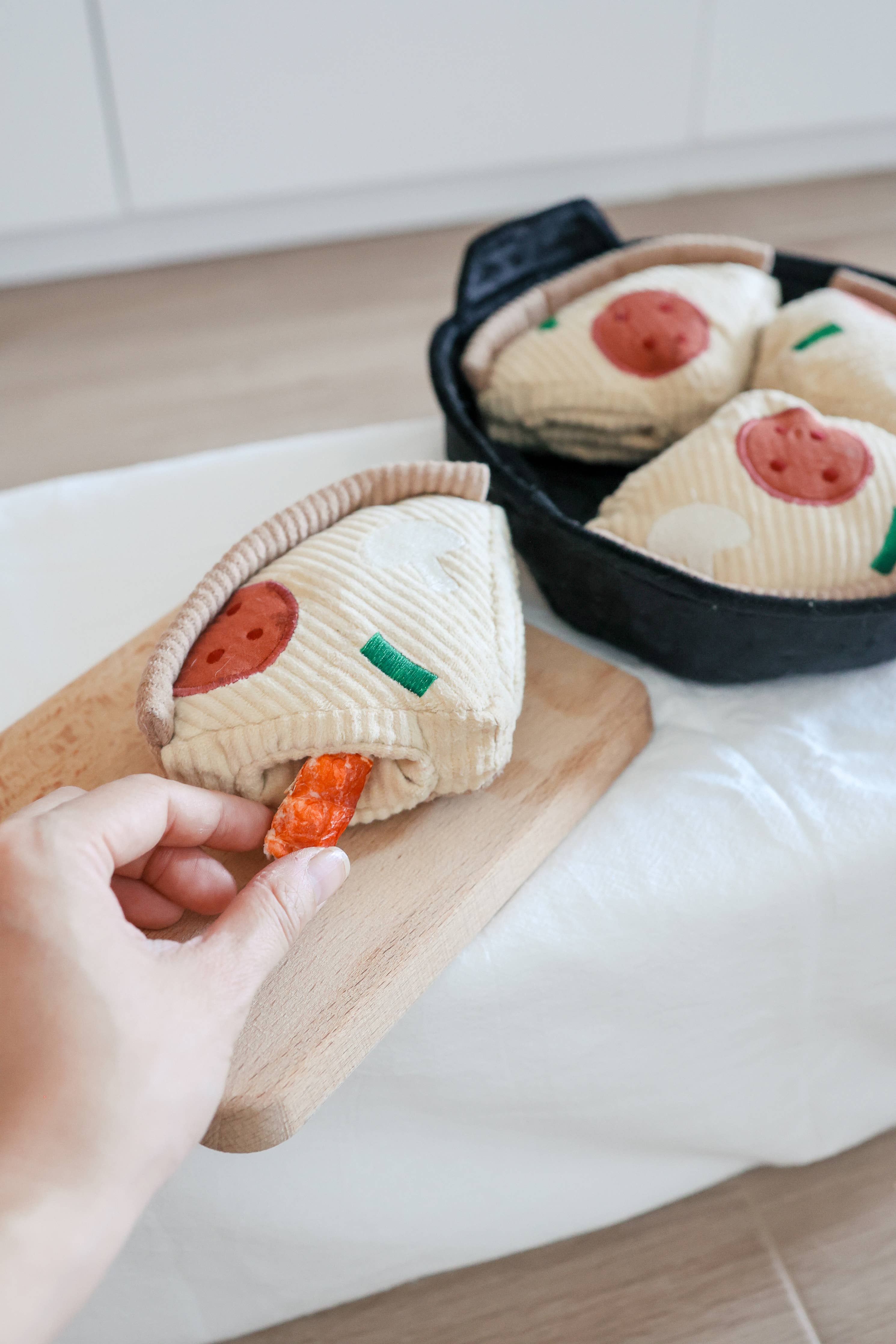 Deep Dish Pizza Schnüffelspielzeug - Lambwolf Collective