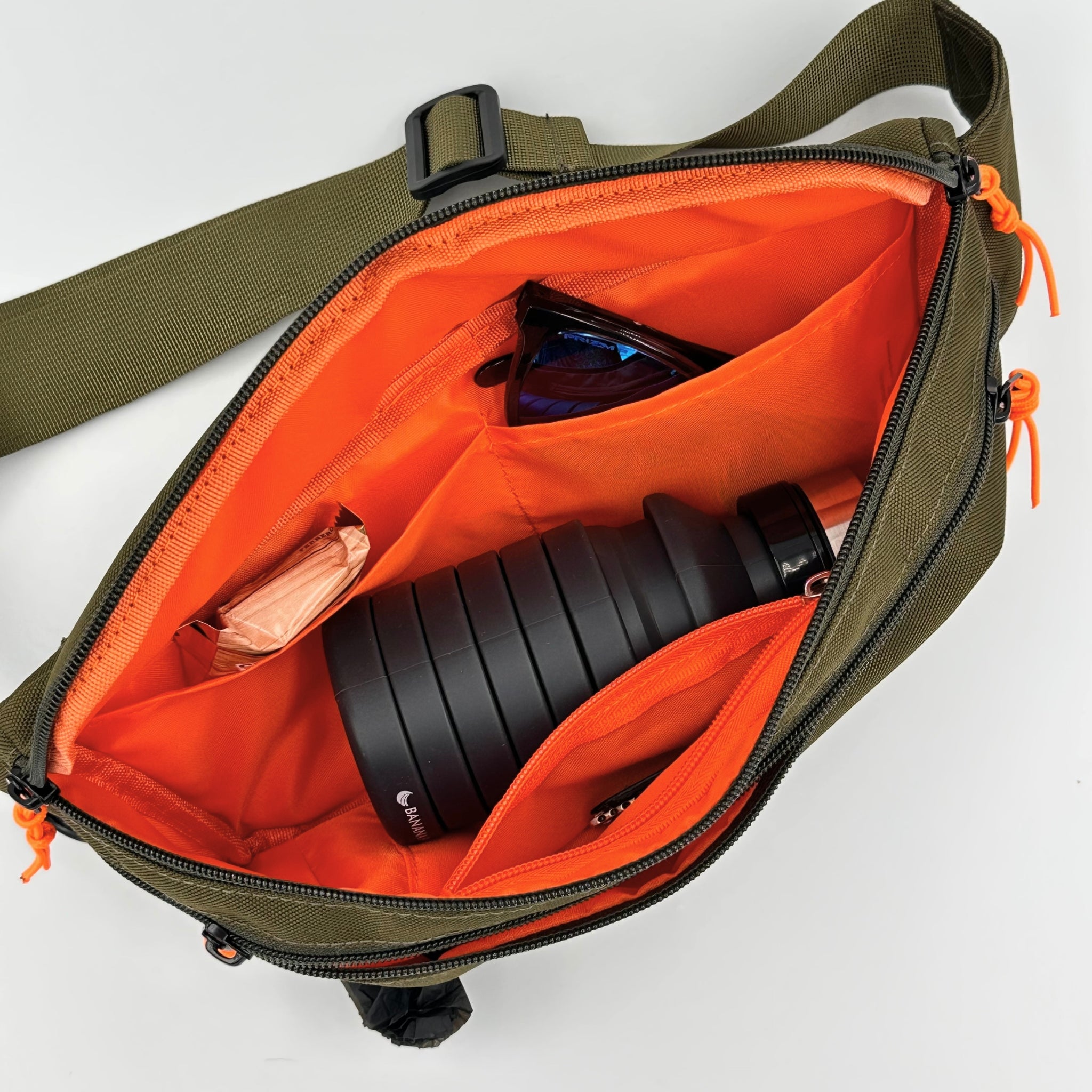 Gassitasche Rio Olive – Detailansicht der Bauchtasche aus dem BananaPaw Komplett-Set