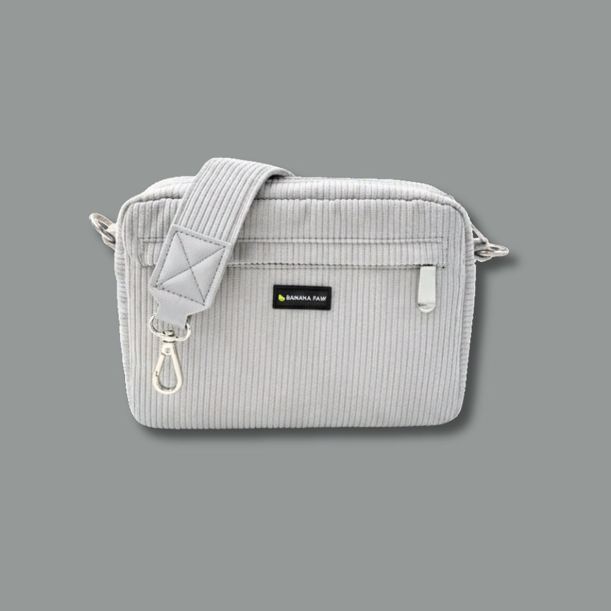Gassitasche St. Tropez aus Cord in Silver Dawn mit Gurt und Karabiner